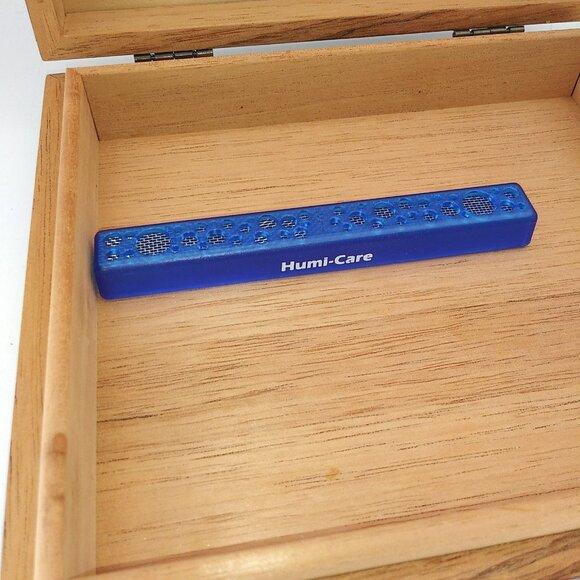 Quality Importers Desktop Cigar Humidor Wood Box with Humidifier 9.5” - Picture 8 of 10